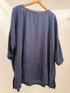 Elemente Clemente Navy Linen Labeled Top
